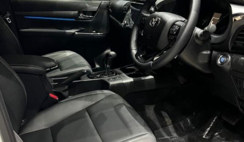 
								2023 Toyota Hilux 2.8GD-6 Double Cab Legend Auto full									