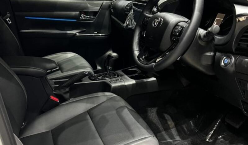 
								2023 Toyota Hilux 2.8GD-6 Double Cab Legend Auto full									