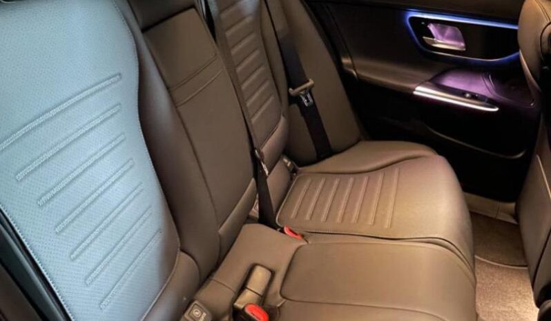 
								2022 Mercedes-Benz C-Class C200 AMG Line full									